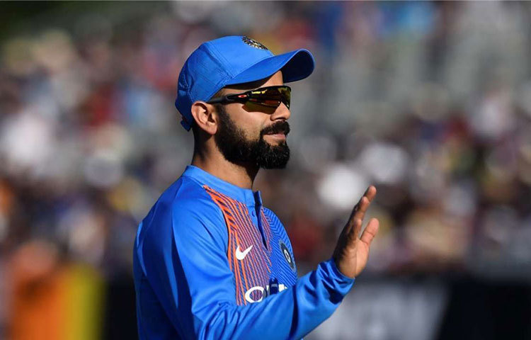 বিরাট কোহলি (ভারত) : বর্ষসেরা একাদশের অধিনায়ক বিরাট কোহলি। আর তিন নম্বরে তাকে ছাড়া এই মুহূর্তে আর কেউ নেই ক্রিকেট বিশ্বে। ১৪টি একদিনের ম্যাচে বিরাটের সংগ্রহে ১২০২ রান। রয়েছে ৬টি সেঞ্চুরি ও ৩টি অর্ধ শতরান।