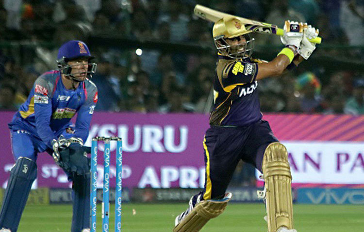 রবীন উথাপ্পা: ভারতীয় দল তো বটেই, ঘরোয়া প্রথম শ্রেণিতেও তেমনভাবে দেখা যাচ্ছে না। এক সময় জাতীয় দলের নিয়মিত সদস্য ছিলেন। কিন্তু এখনও নাইট সংসারের তিনি অন্যতম সদস্য। বহু ম্যাচ জিতিয়েছেন। তিন নম্বরে সম্ভবত তিনিই থাকবেন।