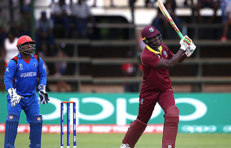 কার্লোস ব্রেথওয়েট : গত আইপিএলে মাত্র চারটি ম্যাচ খেলে পাঁচ উইকেট পেয়েছিলেন। ব্যাট হাতে স্ট্রাইক রেট ছিল দেড়শোর উপর। দেশের হয়েও বল-ব্যাটে নজর কেড়েছেন তিনি।