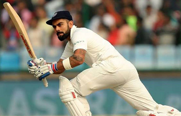 ২০১৮ সালে ১৩ টেস্টে ৫৫.০৮ গড়ে ১৩২২ রান করেছেন বিরাট কোহালি। তিনিই আইসিসি টেস্ট দলের অধিনায়ক।