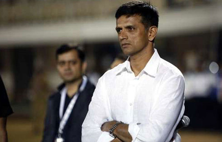 চার নম্বরে নেমেছিলেন রাহুল দ্রাবিড়। ৮০ বলে ৫৩ রান করেছিলেন ওই ম্যাচে। বর্তমানে রাহুল দ্রাবিড় অনূর্ধ্ব ১৯ এবং ভারতীয় এ দলের কোচ।