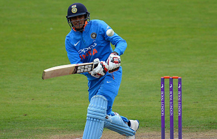 শুভমান গিল: তরুণ ভারতীয় ক্রিকেটার। নির্বাচকদের সুনজরে রয়েছেন। টি-টোয়েন্টি ম্যাচে চার নম্বরের জন্য গিলকে ভাবা যেতেই পারে। গতবার নাইটদের হয়ে ১৩টি ম্যাচে ২০৩ রান করেছিলেন। সম্প্রতি ভারতীয় দলেও সুযোগ পেয়েছেন।