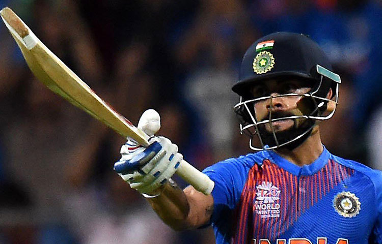 ক্রিকেট দুনিয়ার প্রথম ক্যাপ্টেন হিসাবে টানা তিন বছর এক হাজারেরও উপরে টেস্ট রান করেছেন কোহলি। গত বছরের ৫ অক্টোবর এই কীর্তি ছুঁয়েছেন তিনি।