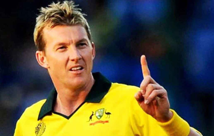 পঞ্চম স্থানে রয়েছেন অস্ট্রেলীয় বোলার ব্রেট লি। ২০০৩ সালের ২৫ জানুয়ারি মেলবোর্নে ইংল্যান্ডের বিরুদ্ধে শততম উইকেটটি পান তিনি। সেটি ছিল তার ৫৫তম ম্যাচ।