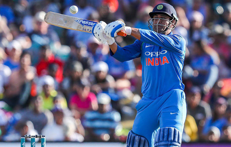 মহেন্দ্র সিং ধোনি : চোট মুক্ত হয়ে দলে ফিরছেন। তাই বাদ পড়ার প্রবল সম্ভাবনা দীনেশ কার্তিকের। ফর্মে থাকা ধোনি দলে এলে কিপিংয়ের পাশাপাশি মিডল ব্যাটিং অর্ডারও শক্তিশালী হবে।