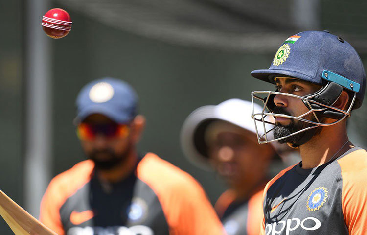 প্রথম ব্যাটসম্যান হিসাবে টানা চারটি টেস্ট সিরিজে চারটে ডাবল সেঞ্চুরি করেছিলেন বিরাট। কোহলির আগে অস্ট্রেলিয়ার ডন ব্র্যাডম্যান এবং রাহুল দ্রাবিড় টানা তিনটি টেস্ট সিরিজে তিনটি ডাবল সেঞ্চুরি করেছিলেন।