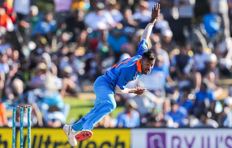 হার্দিক পান্ডে : শাস্তি থেকে ফিরেই বুঝিয়ে দিয়েছেন দলের পক্ষে কতটা অপরিহার্য। হার্দিক সুযোগ পাবেন, সন্দেহ নেই। বিশ্বকাপের আগে নিজেকে ঝালিয়ে নেওয়ার এটাই সেরা সুযোগ।