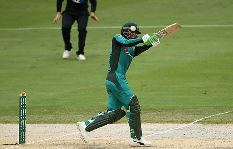 ফখর জামান : পঞ্চাশের উপর গড় থাকা পাকিস্তানের বাঁ-হাতি ওপেনার দলের বড় ভরসা। এখনও পর্যন্ত মাত্র ৩২টি একদিনের ম্যাচ খেলেছেন। শতরান রয়েছে তিনটি।