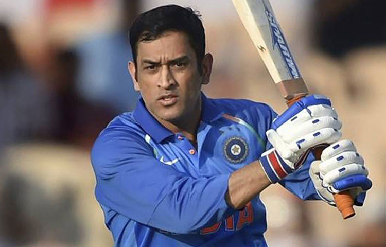 মহেন্দ্র সিংহ ধোনি সাত নম্বরে নেমে শূন্য রানে ফিরে গিয়েছিলেন সেই ম্যাচে। তবে তার হাত ধরেই ভারতীয় ক্রিকেট দল দ্বিতীয়বার বিশ্বকাপ জিতেছে, এখনও ভারতীয় দলের অন্যতম গুরুত্বপূর্ণ সদস্য তিনি।