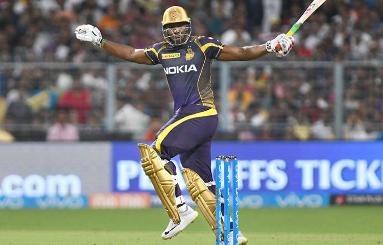 আন্দ্রে রাসেল: টি-টোয়েন্টির অন্যতম ভয়ঙ্কর ক্রিকেটার। বল-ব্যাট দু’য়েতেই সমান দক্ষ। যে কোনো মুহূর্তে ম্যাচের মোড় ঘুরিয়ে দিতে পারেন তিনি। গত আইপিএল-এ ১৬ ম্যাচে ৩১৬ রান করেছিলেন রাসেল।