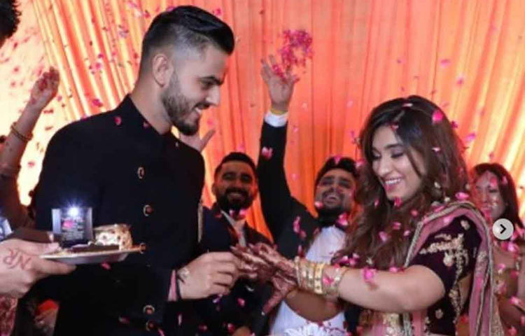 বাগদান পর্বের পর নীতিশ লিখেছিলেন, তিনি এক হাতেই বিশ্বজয় করতে পারেন, যদি তার অন্য হাত সাচি ধরে থাকেন।