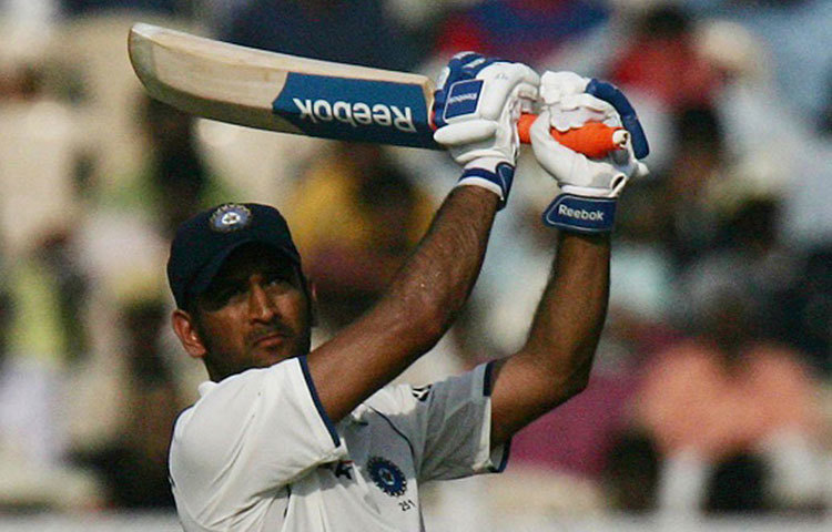 এম এস ধোনি : ধোনির নেতৃত্ব বিদেশের মাটিতে ছয়টি টেস্ট জিতেছে ভারত। শতকরা হিসেব ২০ শতাংশ।