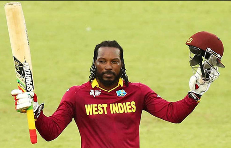 ওয়েস্ট ইন্ডিজের ক্রিকেট তারকা ক্রিস গেইল ২৭৯টি ইনিংসে মোট ৯৭৭৭ রান করেছেন, সর্বোচ্চ রান ২১৫। গড় ৩৭.১২, স্ট্রাইক রেট ৮৫.৮২। তার দখলে রয়েছে ২৩টি সেঞ্চুরি। তিনিও আন্তর্জাতিক ক্রিকেটে খেলছেন এই মুহূর্তে।