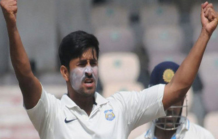 শ্রীকান্ত মুন্ডে : অলরাউন্ডার ক্রিকেটার হিসাবে ২০ লাখ টাকার চুক্তিতে দলে এলেন শ্রীকান্ত মুন্ডে। মহারাষ্ট্রের এই মিডিয়াম পেসারটির বয়স ৩০ বছর।