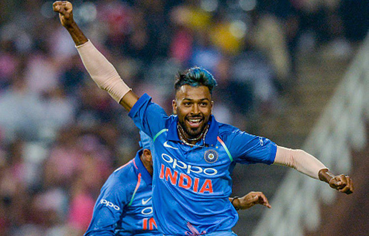 হার্দিক পাণ্ডে : শাস্তি থেকে ফিরেই চলতি নিউজিল্যান্ড সফরে নিজের কার্যকারিতা প্রমাণিত করেছেন তিনি। ৪৪টি একদিনের ম্যাচ খেলা হার্দিক দ্রুত রান যেমন তুলতে পারেন, তেমনই ইংল্যান্ডের পিচে হার্দিকের পেস ভয়ঙ্কর হয়ে উঠতে পারে।