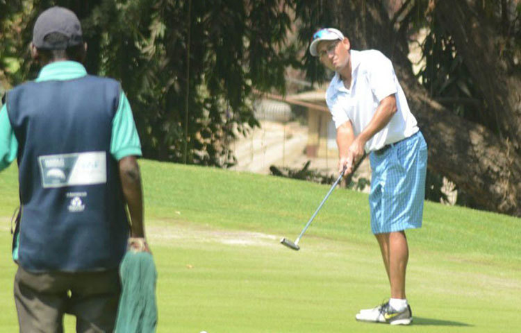 অজিত আগরকর ওই ম্যাচে ২ উইকেট পান, ২৪ বলে ২৫ রানও করেছিলেন। ২০০৭ সালের পর থেকেই প্রথম শ্রেণির ক্রিকেট থেকে খানিকটা দূরে অজিত। মুম্বাই হয়ে রঞ্জি ট্রফিতেও অসংখ্য ম্যাচ খেলেছেন। ২০১৩ সালে সবরকমের ক্রিকেট থেকেই অবসর নেন। বিএমআর ওয়ার্ল্ড কর্পোরেট গল্ফ চ্যালেঞ্জ জিতেছেন আগারকর। বর্তমানে গল্ফই খেলছেন তিনি।