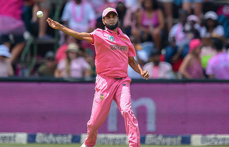 ইমরান তাহির: বিশ্বের অন্যতম সেরা লেগ স্পিনার। ৩৮ ম্যাচ খেলা তাহিরের খাতায় রয়েছে পঞ্চাশের বেশি উইকেট।