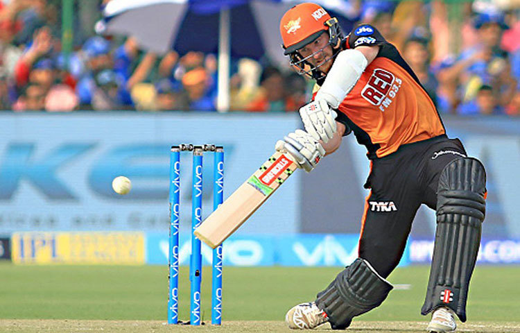 ডেভিড ওয়ার্নার এবং কেন উইলিয়ামসন : গত বছর নিষেধাজ্ঞার কারণে খেলতে পারেননি ওয়ার্নার। এবার তিনি দলে ফিরছেন। আইপিএলে চার হাজারের বেশি রান করা ওয়ার্নারের সঙ্গে ইনিংস শুরু করার সম্ভাবনা কেন উইলিয়ামসনের।