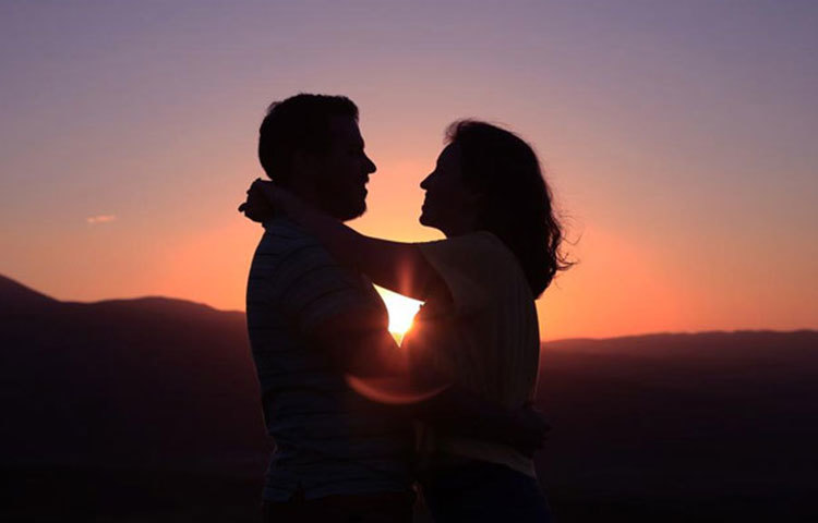 ওই সংস্থা দুটির ধারণা, ডেটিং লিভে গেলে মহিলা কর্মীদের মন ভালো হবে। তারা ছুটি থেকে ফিরে নতুন উদ্যমে কাজ করতে পারবেন।