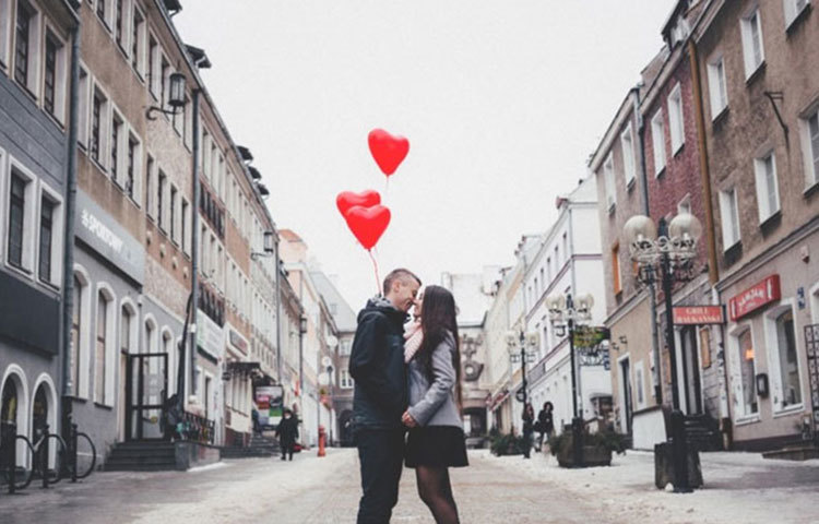 এই ছুটি যে দুটি সংস্থা চালু করেছে, সেগুলি চীনের জিয়াং শহরে অবস্থিত। আপাতত সেখানকার কর্মীরাই এই সুবিধা পাচ্ছেন।