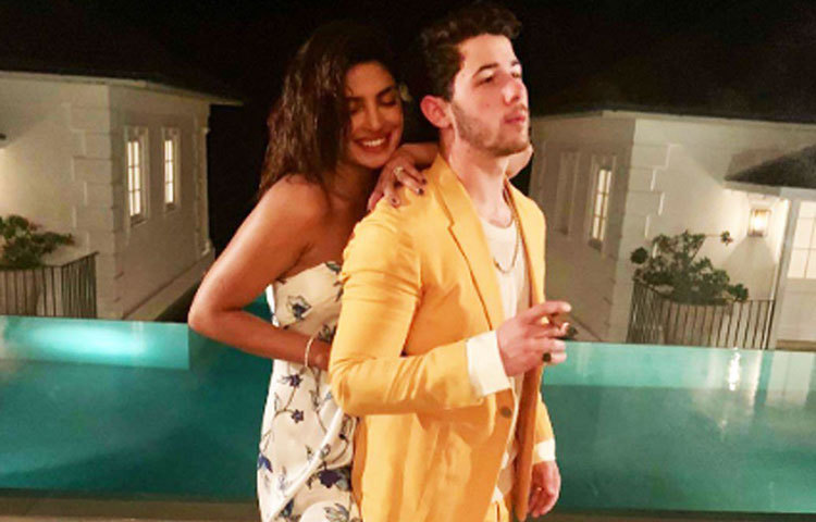 হলিউডেও নিজের ছবির প্রোমোশন করবেন প্রিয়াঙ্কা। রেবেল উইলসন, লিয়াম হেমসওয়ার্থের সঙ্গে ‘ইজন্ট ইট রোম্যান্টিক’ প্রোমোট করতে দেখা যাবে অভিনেত্রীকে।