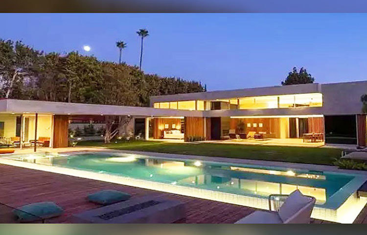 কিছু দিন আগেই হানিমুন সেরে এসেছেন অভিনেত্রী। সোমবার থেকেই নিক এবং প্রিয়াঙ্কা থাকতে শুরু করেছেন পাহাড়ে কোলের সুন্দর এই বাংলোটিতে।