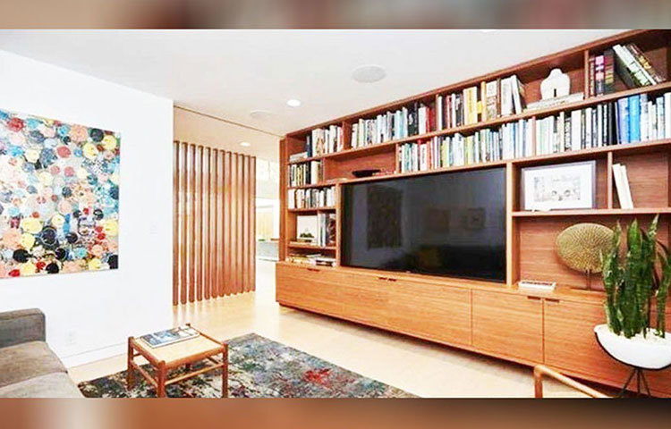 প্রিয়াঙ্কা-নিকের বাড়িতে রয়েছে লাইব্রেরি।