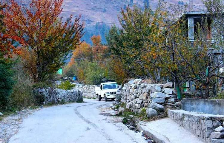 কারো মতে, এই সময় গভীর ধ্যান করে ঈশ্বর স্বর্গের পথে ফিরে যান। স্বর্গে যাওয়ার পথে অসুবিধার মুখে যাতে না পড়েন, তাই নাকি এই চল। তবে এই নিয়ে পৌরাণিক মতও রয়েছে।