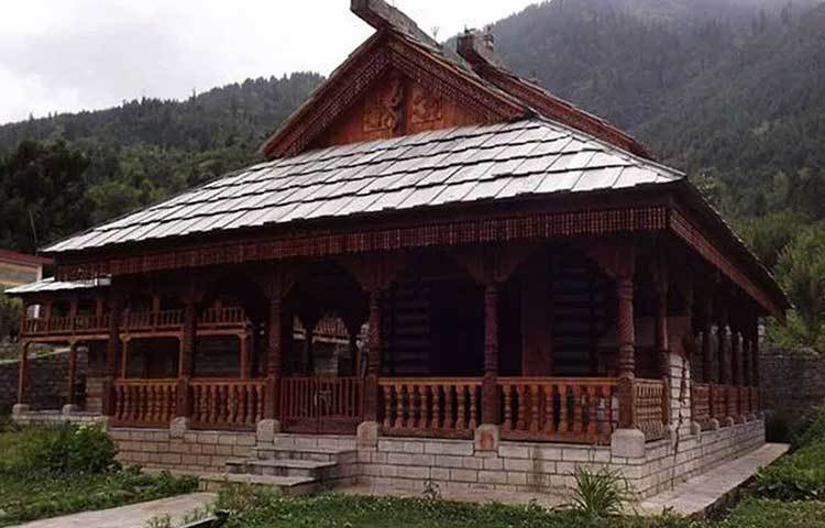 গৌতম ঋষি ছাড়াও বেদব্যাস ও কাঞ্চন নাগের মূর্তিও রয়েছে এই মন্দিরে। মানালির গোশাল গ্রামের এই মন্দিরটি এই সময়ে পর্যটকের জন্য বন্ধ থাকে। মন্দিরে কোনো রকম পূজাও করা হয় না, সংবাদ সংস্থাকে এমনটাই জানান পুরোহিত।