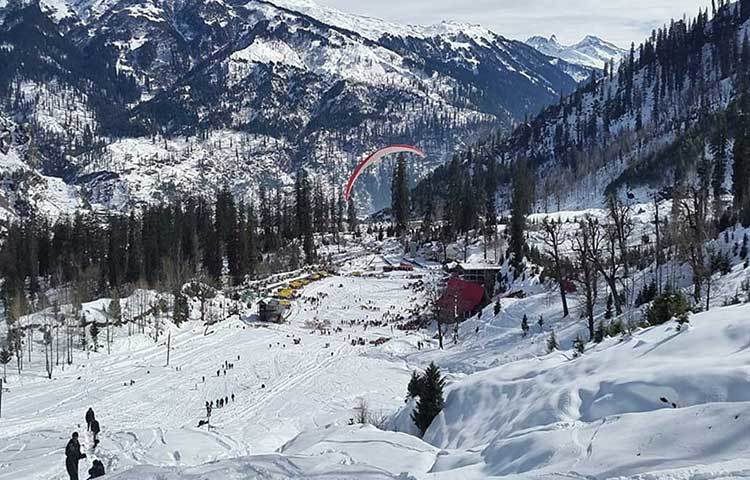 ফেব্রুয়ারির ২৫ তারিখের পর মন্দির খোলে। তা নিয়েও রয়েছে একটি মিথ। সেই সময়ে একটা ফুল যদি পড়ে থাকে মন্দিরের মেঝেতে, তা হলে তা গ্রামগুলোর জন্য শুভ বলে মনে করা হয়।