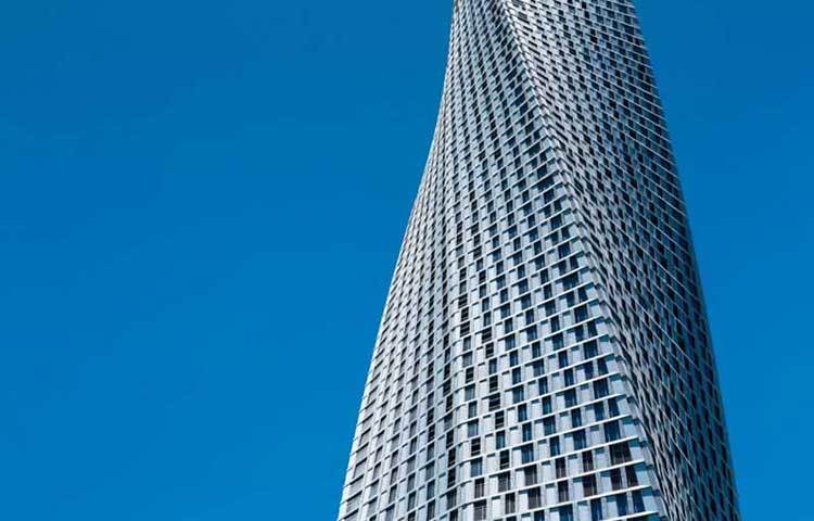 সায়ান টাওয়ার। এটি দুবাইয়ের আরেকটি বিস্ময়কর স্থাপনা।