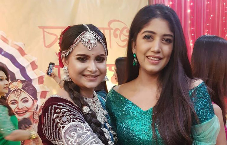 অভিনেত্রী শেহতাজের সঙ্গে গায়ে হলুদের অনুষ্ঠানে ফারিয়া।