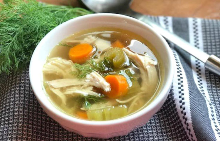 স্যুপ : শীতে শরীর সুস্থ রাখতে স্যুপ বা ঝোল দারুণ উপকারী। শরীর সুস্থ রাখতে শীতের সময় নানা সবজি আর মুরগির মাংস বা ডিম দিয়ে বানিয়ে খেতে পারেন স্যুপ।