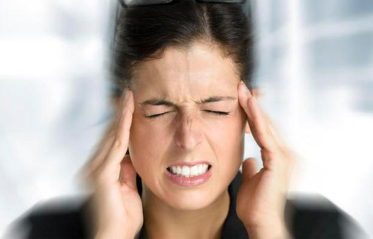 হেপাটাইটিস-বি-এর সবচেয়ে ভয়াবহ দিকটি হলো, এর উপসর্গ বা লক্ষণগুলো অত্যন্ত সাধারণ। ফলে হেপাটাইটিস-বি-এর সংক্রমণ মারাত্মক আকার ধারণ করার আগ পর্যন্ত আক্রান্ত ব্যক্তি বুঝতেও পারেন না যে তিনি এই রোগের শিকার। আসুন চিনে নেওয়া যাক হেপাটাইটিস-বি রোগের লক্ষণগুলোকে।