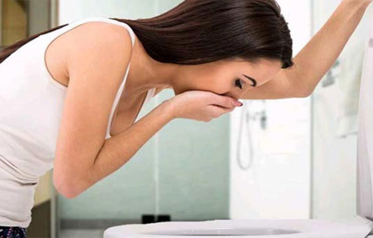 সারাক্ষণ বমি বমি ভাব থাকা এবং যখন তখন বমি হওয়া।