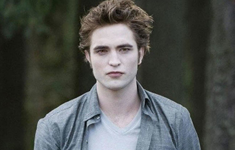 রবার্ট প্যাটিনসন আমাদের কাছে অধিক পরিচিত এডওয়ার্ড হিসাবে। ‘টুইলাইট’-এ তিনি এই চরিত্রেই অভিনয় করেছিলেন। শুধু ভারত কেন বিশ্বব্যাপী বিশাল ভক্ত রয়েছে তার। কিন্তু কোন বলিউড অভিনেতার ভক্ত রবার্ট?