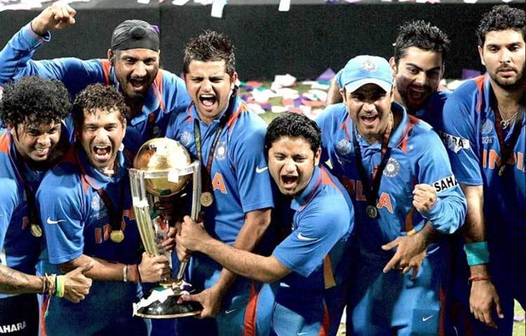 ক্রিকেট দুই দেশেই ধর্মের মতো। সেখানে বিশ্বকাপে এখনও ভারতকে হারাতে পারেনি পাকিস্তান। পঞ্চাশ ওভারের ক্রিকেটে ভারত চ্যাম্পিয়নও হয়েছে দু’বার। বিশ্ব ক্রিকেটে দিন দিন দাপট বাড়ছে ভারতের।