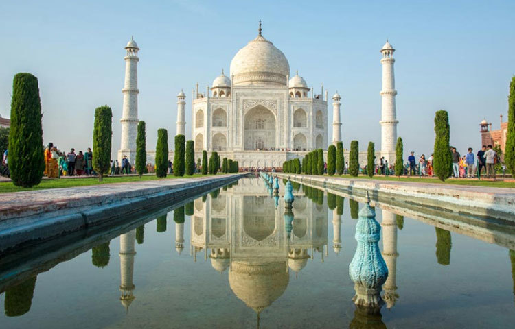 সপ্তম আশ্চর্যের অন্যতম তাজমহল ভারতে। এ ধরনের স্থাপনা না থাকার হতাশায় ভুগছে পাকিস্তান।