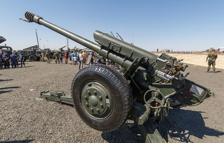 কামান: ভারতের আছে ৪,১৫৮। পাকিস্তানের আছে ১,২৪০টি।