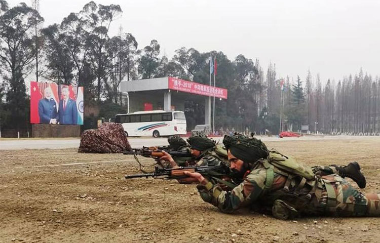 শহিদ হন এক মেজরসহ তিন সেনা জওয়ান।