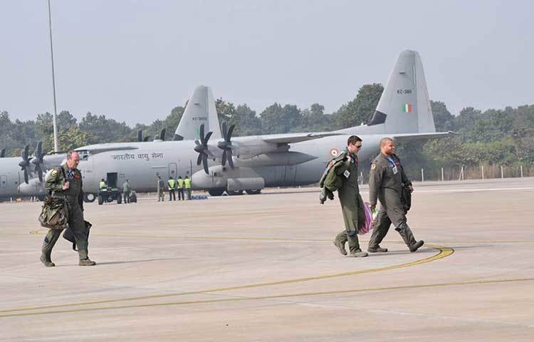 অ্যাটাক যুদ্ধবিমান: ভারতের রয়েছে ৮০৪টি। পাকিস্তানের ৪১০টি।