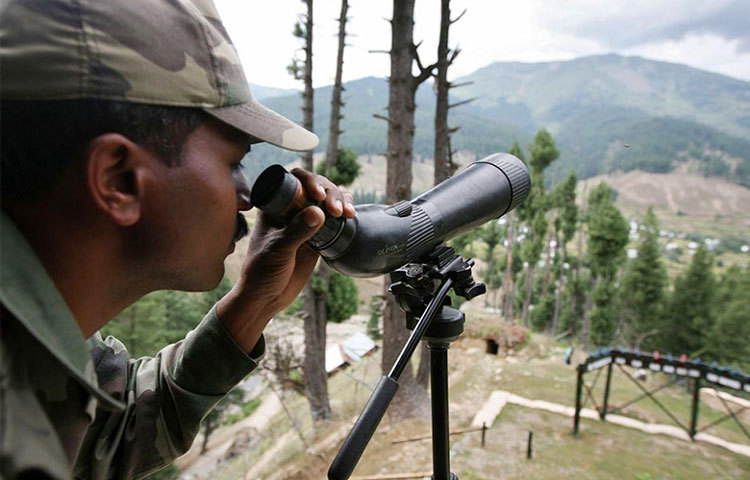 বিমান হানা। বিমানপথে সুনির্দিষ্টভাবে পাক আর্মি ইউনিট হেডকোয়ার্টার্স, ব্রিজ ইত্যাদি ধ্বংস করা।