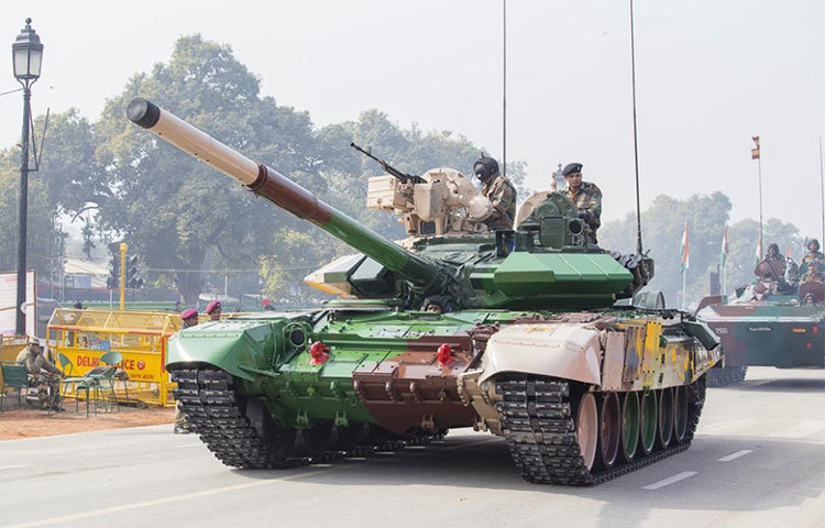 ট্যাঙ্ক: ভারতের ৪,৪২৬টি। পাকিস্তানের ২,১৮২টি।