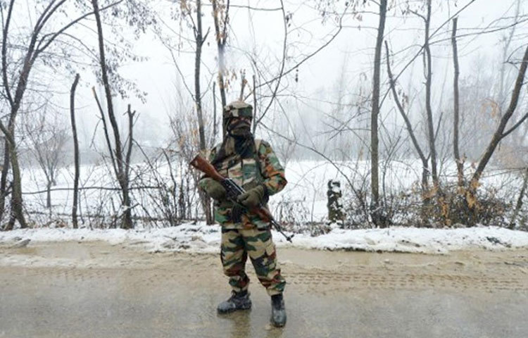 ভারতের লাগাতার হামলায় পিছু হটে আত্মসমর্পণে বাধ্য হয় পাকিস্তান।