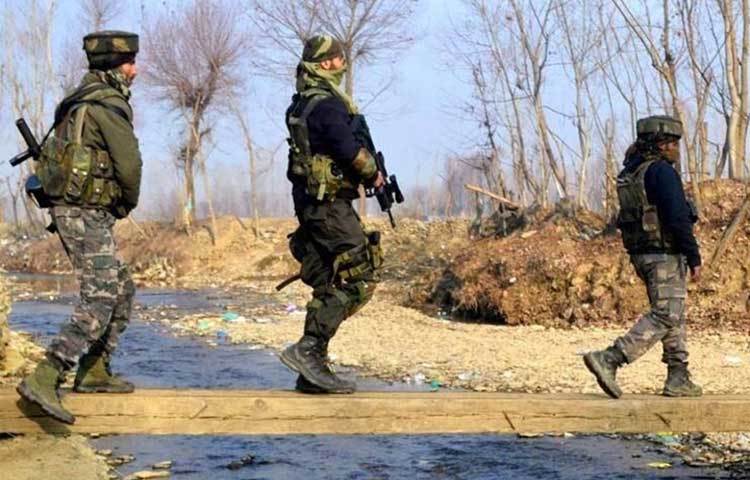 কামরানকে মারার অভিযানে সৈন্যরা। কামরানের আসল নাম গাজি রাশিদ।