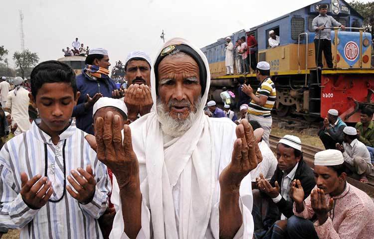 আখেরি মোনাজাতের দেশের কল্যাণ, দুনিয়া ও আখেরাতের শান্তি কামনা করা হয়। ছবি: বিপ্লব দিক্ষিৎ
