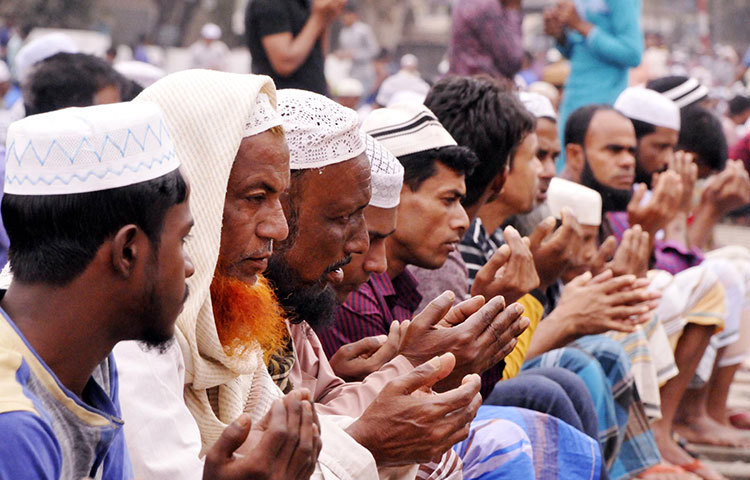 শনিবার সকাল ১০টা ৪২ মিনিটে বাংলাদেশের হাফেজ মাওলানা জোবায়ের হেদায়েতি বয়ান শেষে মোনাজাত শুরু করেন। মোনাজাত চলে বেলা ১১টা ৭ মিনিট পর্যন্ত। ছবি: বিপ্লব দিক্ষিৎ