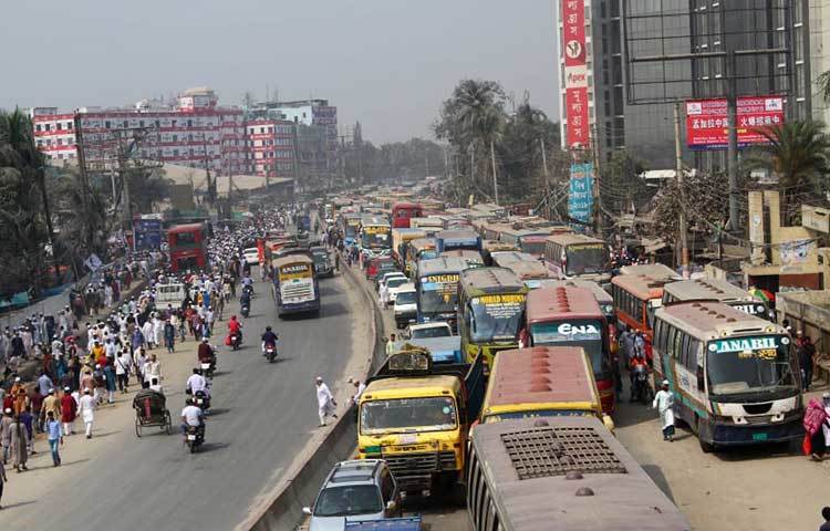 ইজতেমার কারণে ইজতেমা স্থলের আশপােেশর রাস্তায় যানজট। ছবি: বিপ্লব দিক্ষিৎ
