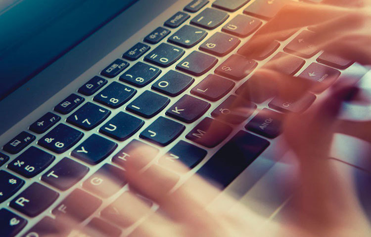 টাইপিস্ট : এই পেশাটি ক্রমেই অবলুপ্তির পথে। কম্পিউটার এসে যাওয়ার পর ক্রমেই পিছনের সারিতে চলে যেতে থাকে এই পেশা। আগামী দিনে টাইপিস্ট খুঁজে পাওয়াই দুষ্কর হবে বলে আশঙ্কা করা হয়েছে রিপোর্টে।