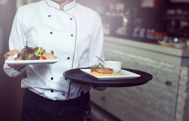 ফুড সার্ভিস ম্যানেজার : চাকরির দুনিয়ায় জনপ্রিয়তা হারাতে বসা আর একটি পেশার নাম। বাড়িতে বসেই অর্ডার দেওয়ার প্রচলন বাড়ছে দিন দিন। এর অন্যতম কারণ, সময়ের অভাব। এ জন্যই ম্যানেজমেন্ট-এর কাজ কমতে শুরু করেছে।